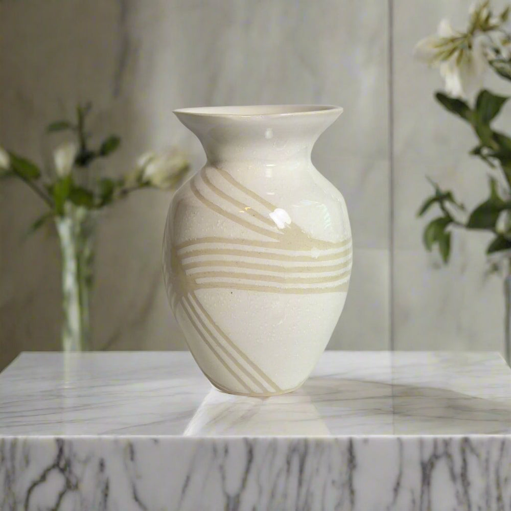 Medium white gloss vase with clear lines. 